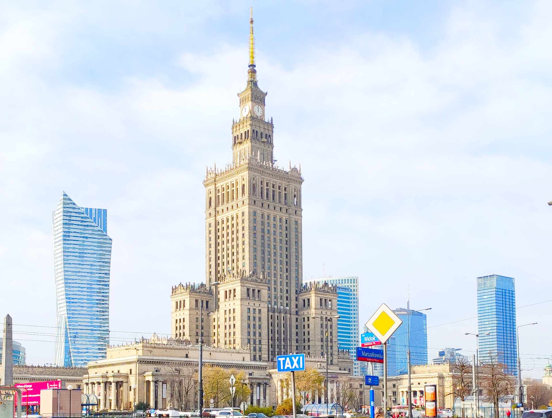 You are currently viewing 100 Ciekawostek o Pałacu Kultury i Nauki