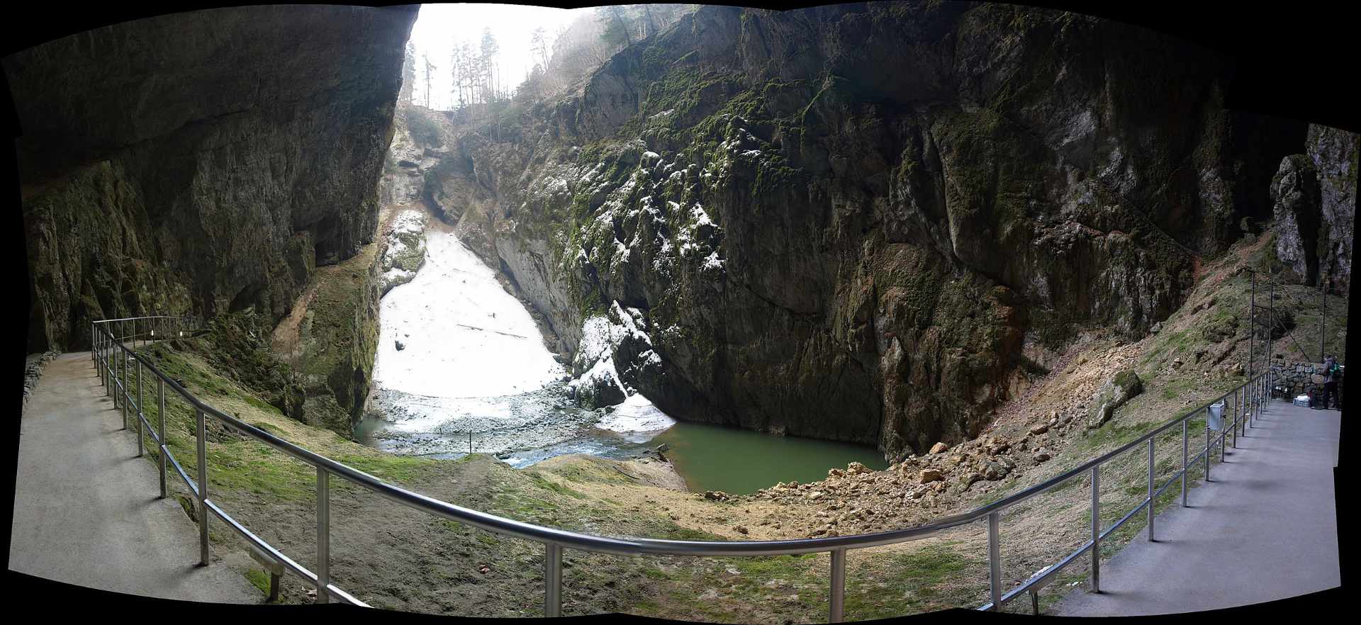 You are currently viewing Morawski Kras – Przepaść Macocha i malownicze jaskinie