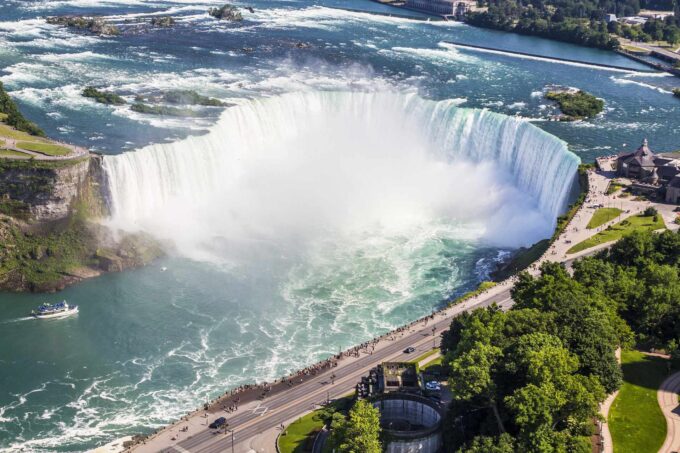 Read more about the article 40 Ciekawostek o Wodospadzie Niagara