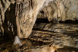 Co zobaczyć zimą w Górach Świętokrzyskich Jaskinia Raj